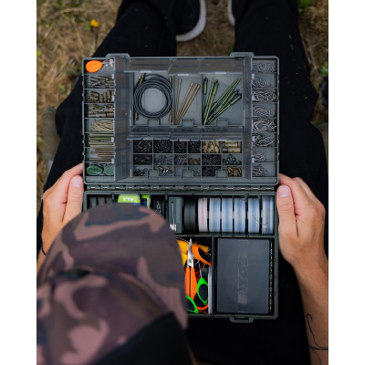 Кутия за приндалежности FOX EDGES Medium Tackle Box
